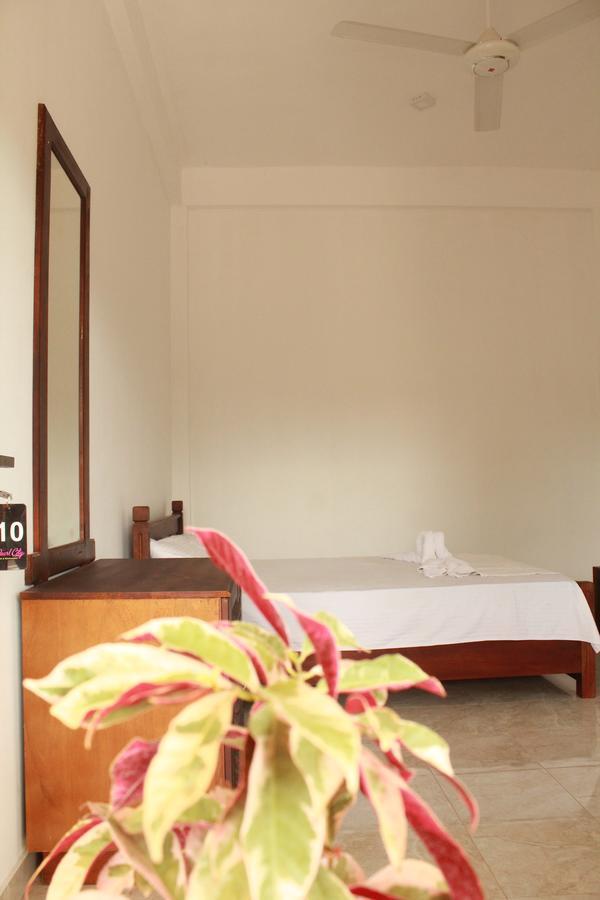 Pearl City Hotel Tissamaharama Ngoại thất bức ảnh