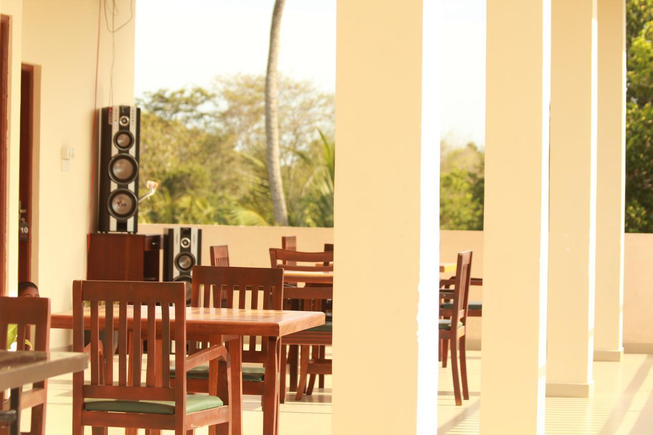 Pearl City Hotel Tissamaharama Ngoại thất bức ảnh