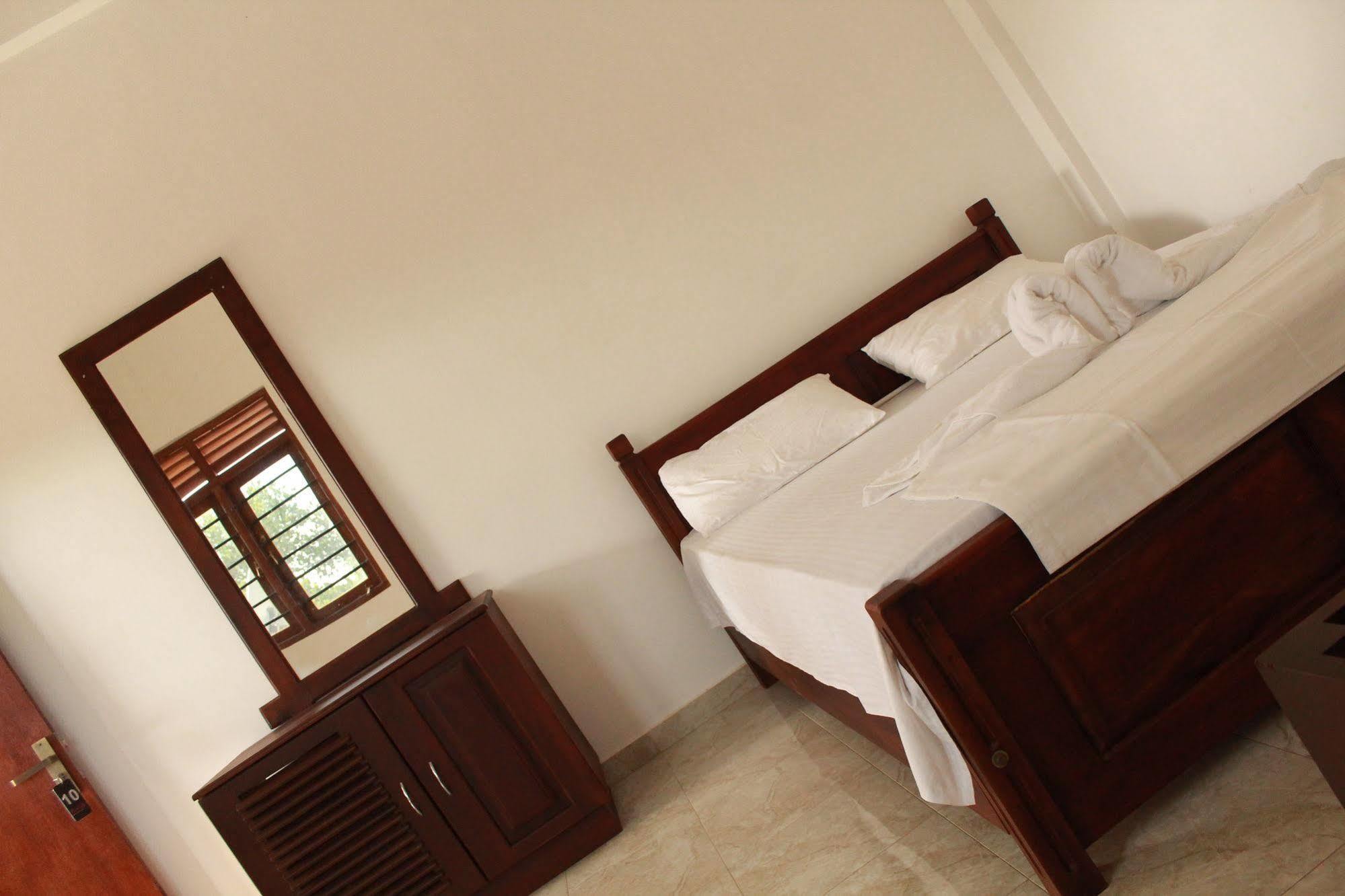Pearl City Hotel Tissamaharama Ngoại thất bức ảnh