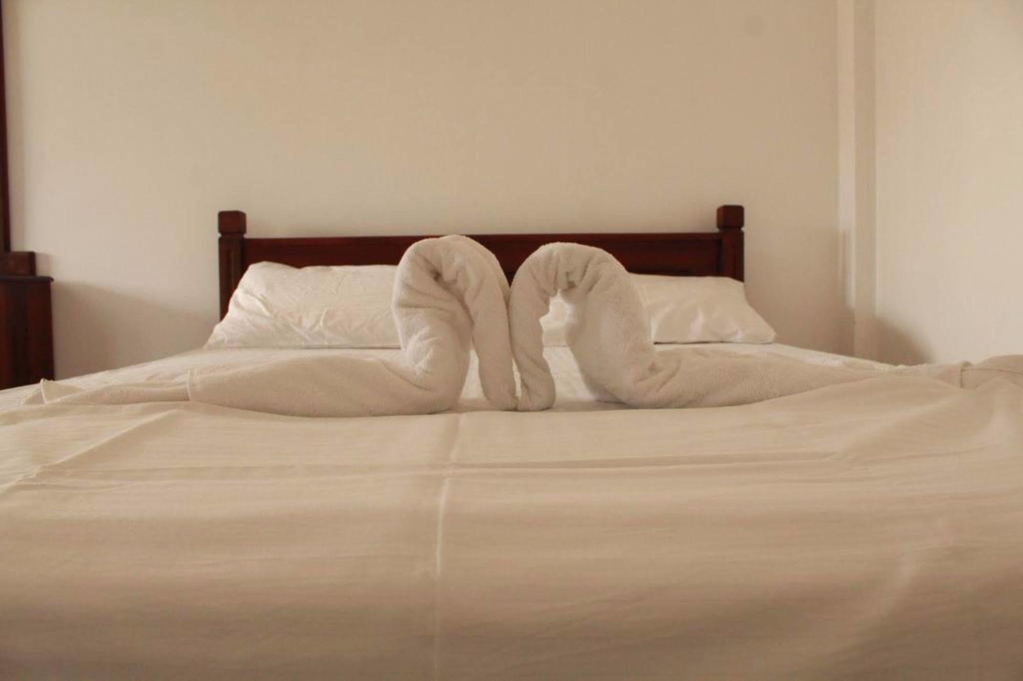 Pearl City Hotel Tissamaharama Ngoại thất bức ảnh