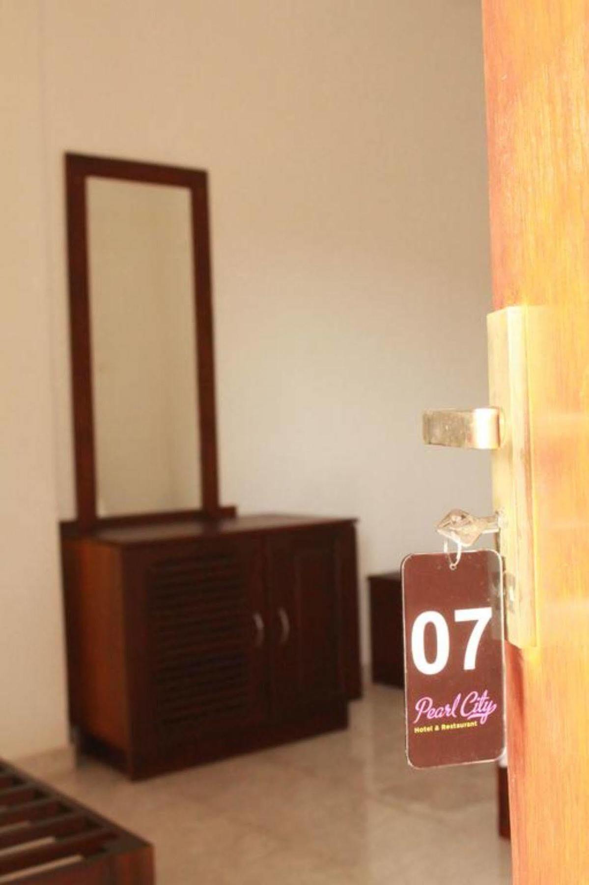 Pearl City Hotel Tissamaharama Ngoại thất bức ảnh